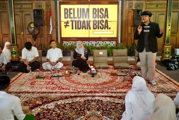 1001140179 Hari Santri Nasional, Pemkab Banyuwangi Bekali Santri Wawasan Bisnis Digital dan Media Sosial