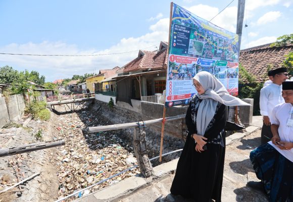 1001141187 Tinjau Sungai Kalimati, Bupati Ipuk Siapkan Penanganan Terintegrasi dan Berkelanjutan