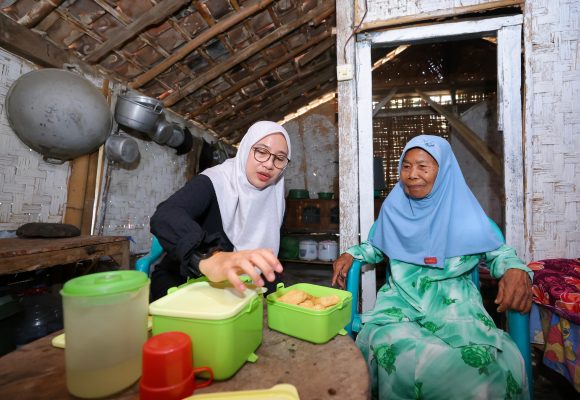 1001143189 Rantang Kasih Banyuwangi Terus Berlanjut, Setiap Pagi Makanan Diantar ke Rumah Lansia Miskin