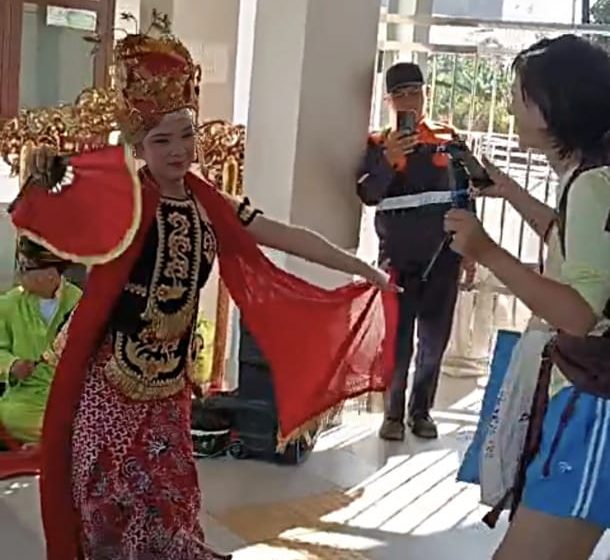 Semarak Gandrung Sewu 2026, Penari Gandrung Sambut Penumpang Pesawat dan Kereta Api