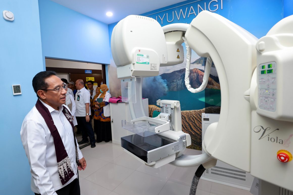 Tinjau Dua RSUD Banyuwangi, Wamenkes Resmikan Layanan Kemoterapi Hingga ESWL 