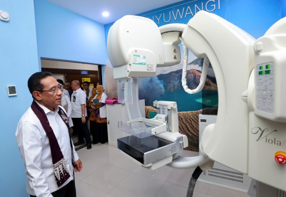 1001146376 Tinjau Dua RSUD Banyuwangi, Wamenkes Resmikan Layanan Kemoterapi Hingga ESWL