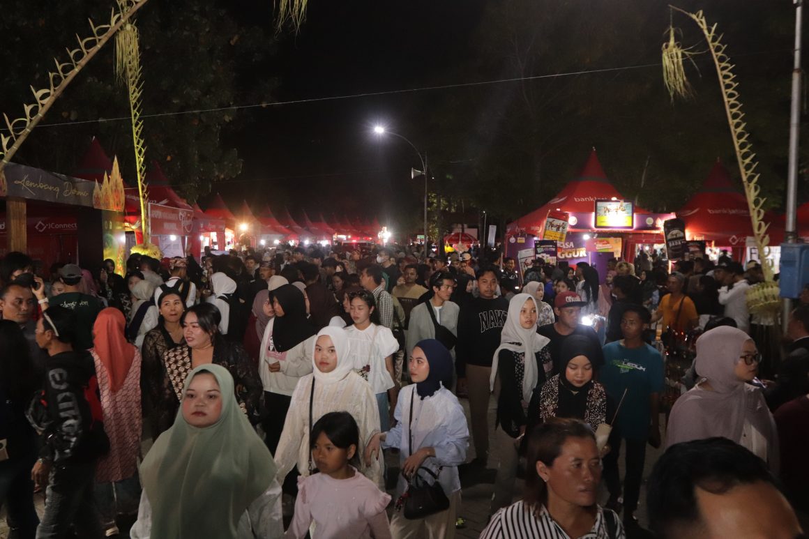 1001147931 Gandrung Sewu 2026 Dongkrak Penjualan Pedagang, Omzet Es Jeruk Tembus Rp1 Juta per Hari