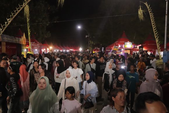 1001147931 Gandrung Sewu 2026 Dongkrak Penjualan Pedagang, Omzet Es Jeruk Tembus Rp1 Juta per Hari