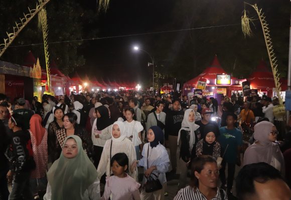 1001147931 Gandrung Sewu 2026 Dongkrak Penjualan Pedagang, Omzet Es Jeruk Tembus Rp1 Juta per Hari