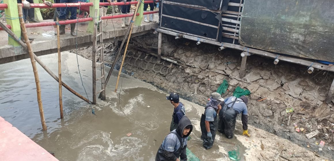 1001152286 Libatkan Berbagai Unsur, Sungai Kalimati Muncar Kembali Dibersihkan