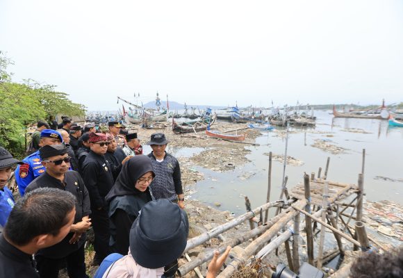 1001155487 Ini Strategi Sigap Bupati Banyuwangi Hempaskan 35 ton Sampah Kalimati