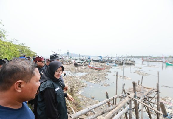 1001155522 15 Ton Sampah Diangkut dari Kalimati, Pemkab Banyuwangi Percepat Penanganan hingga Muara