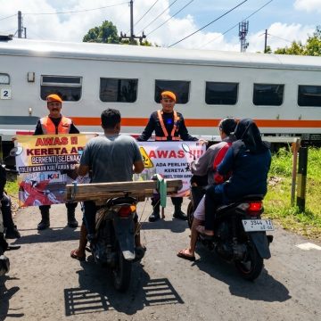KA Tawang Alun Terserempet Mobil, KAI Tekankan Keselamatan di Perlintasan