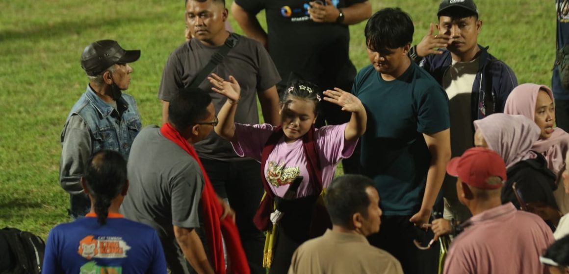 IMG-20261011-WA0006 Latihan Gandrung Sewu di Banyuwangi Diwarnai Insiden Puluhan Penari Histeris