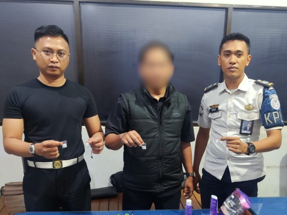 IMG-20261015-WA0018 Simpan Sabu di Wadah Skincare, Upaya Penyelundupan Barang Haram ke Lapas Banyuwangi Digagalkan
