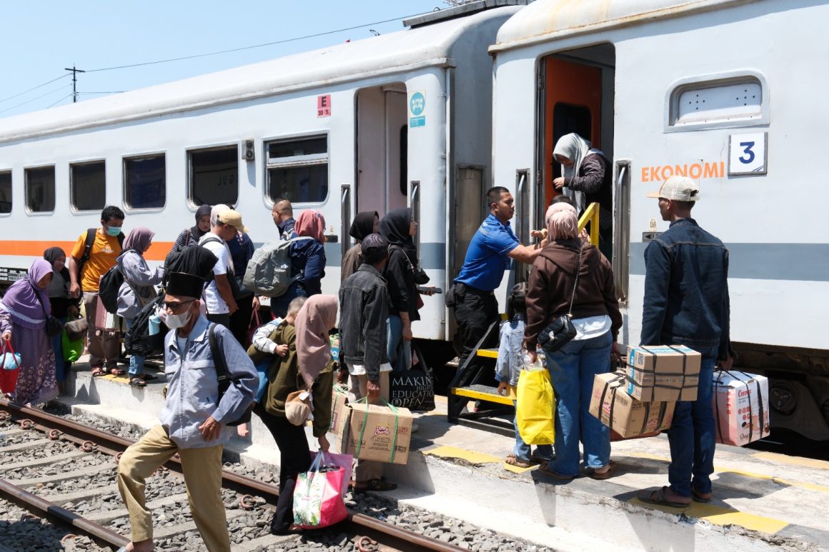 IMG-20261026-WA0022 Gandrung Sewu Jadi Daya Tarik, Pergerakan Penumpang Kereta Api di Tapal Kuda Tetap Bergairah