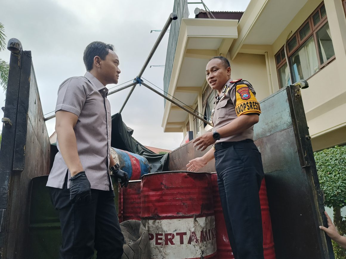 Ungkap Kasus Penyelewengan BBM Subsidi, Polisi di Banyuwangi Tangkap 3 Pelaku dan Amankan 5.200 Liter Solar