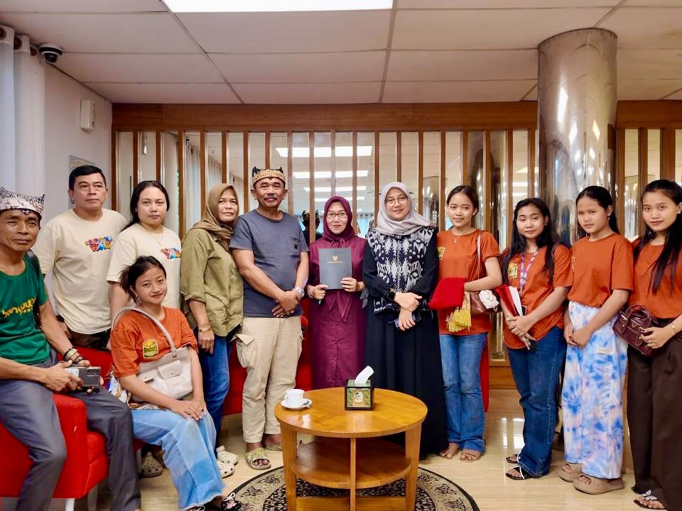 WhatsApp Image 2026-10-22 at 18_53_27 (1) Disambut Bupati Ipuk, Para Penari Korban Selamat KMP Batumandi Siap Tampil di Gandrung Sewu Banyuwangi